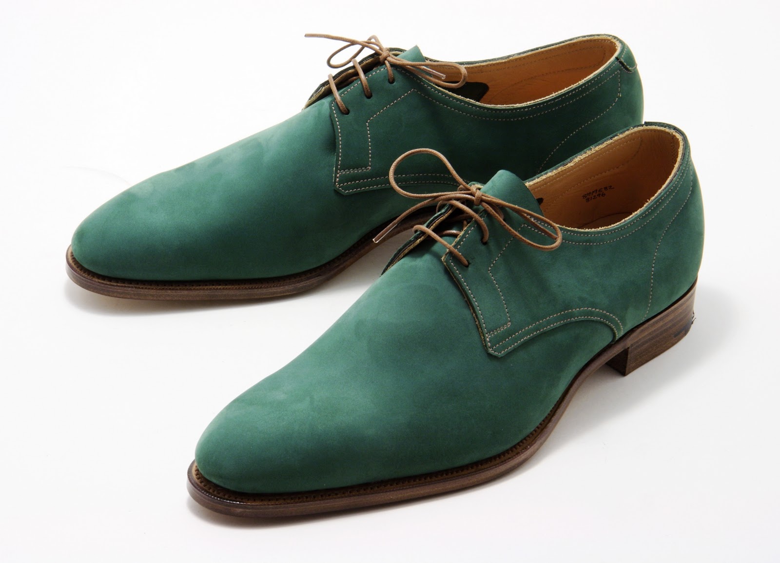 Une paire d’Edward Green en nubuck, notez qu’il est possible de teinter le nubuck comme le veau velours… dans des couleurs parfois très douteuses. (Source : Edward Green)