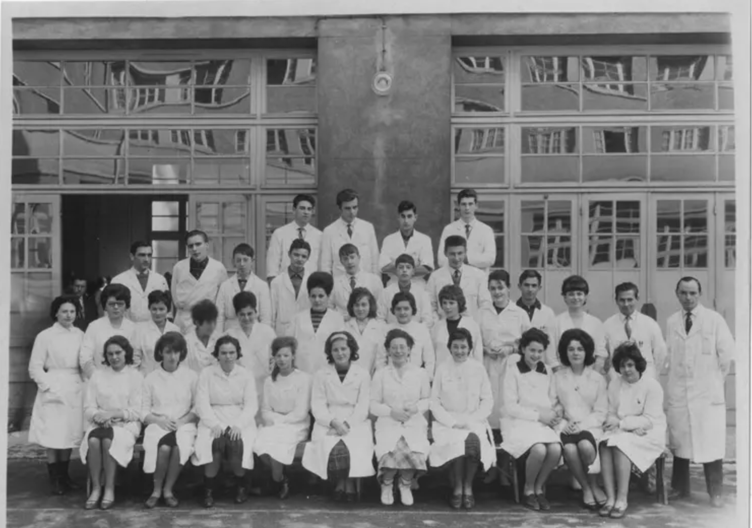 La classe de gainerie du lycée professionnel de l'abbé Grégoire en 1962. 60 ans plus tard il ne reste plus qu’une poignée de gainiers en activité. (Source : copainsdavant)