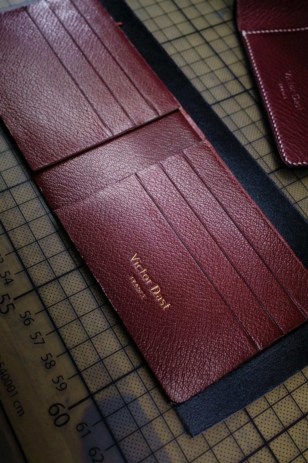 Deux carnets de poches de types visites (Source : Victor Dast).