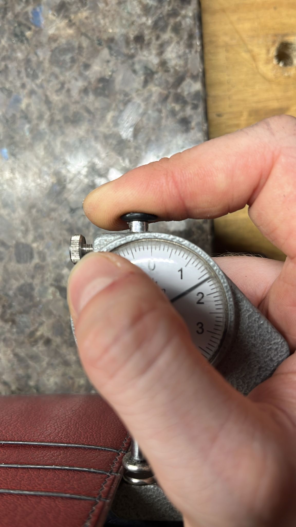 L’épaisseur en tranche est d’1,5mm. Ce qui est extrêmement fin. Chez les industriels comptez plutôt 3mm d’épaisseur en tranche. (Source : Victor Dast)